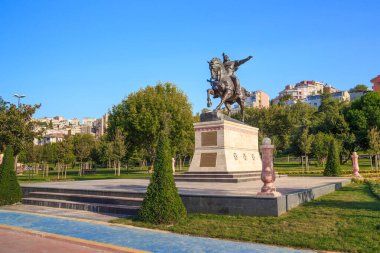 ISTANBUL, TURKEY - 14 EPTEMBER 2017: Bu Golden Horn Körfezi seddindeki efsanevi kahraman Manas 'ın binicilik anıtı