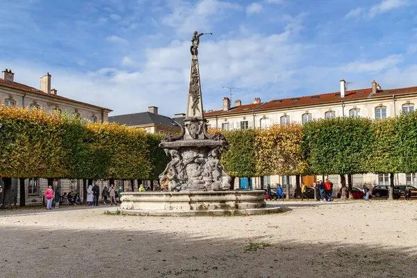 NANCY, FRANCE - NOVEMBER 1, 2023: Burası İttifak Meydanı ve İttifak Çeşmesi, UNESCO dünya kültür mirası listesine tek bir mimari kompleks olarak eklendi.