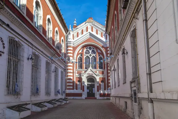 stock image BRASOV, ROMANIA - MAY 2, 2023: This is the building of the Beth Israel Synagogue, built in the neo-Moorish style at the end of the 19th century.