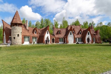 ROMANIA - 5 Mayıs 2023 Burası Peri Vadisi 'ndeki Clay Castle..