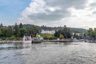 BOWNESS-ON-WINDERMthe, GREAT BRITAIN - 13 Eylül 2014: Bunlar Lake District 'teki Wendermere Gölü' nde bulunan göl kenarı marinaları eğlence tekneleri ve botlar..