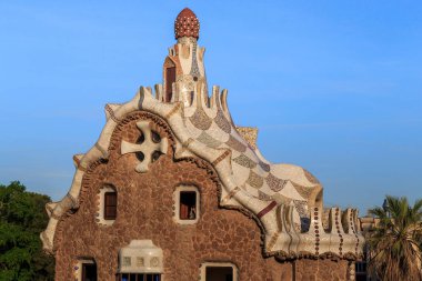 BARCELONA, SPAIN - 16 Mayıs 2017: Bu Guell Park 'taki Gatekeeper' s House 'un (mimar Gaudi) çatısı.