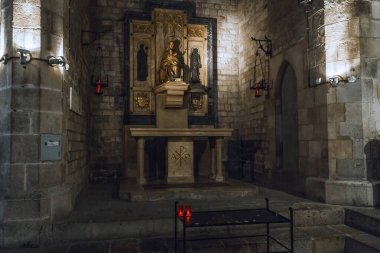 BARCELONA, İSPAN - 17 Mayıs. 2017: Burası Santa Maria del Mar Bazilikası 'ndaki Barış Anıtı Kilisesi..