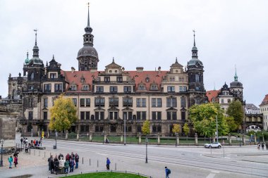 DRESDEN, Almanya - 3 Kasım 2023 Dresden Kalesi 'nin batı cephesinin görüntüsü