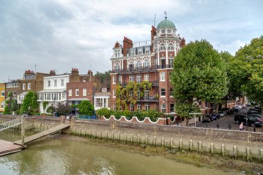 LONDON, GREAT BRITAIN - 18 Eylül 2014: Bu Hammersmith Thames seti üzerinde eski bir yerleşim yeridir.