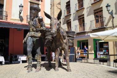 Granada, İspanya - 20 Mayıs 2017: Bu, Plaza Romanilla 'daki Su Taşıyıcı Anıtı.
