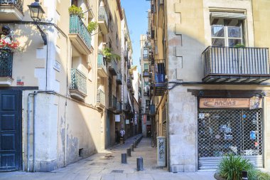 BARCELONA, İSPAN - 17 Mayıs 2017: Bu Doğan bölgesindeki yaya geçitlerinden biri.