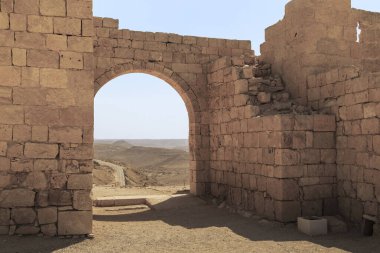 Negev DESERT, ISRAEL - 23 Eylül 2017: Bunlar Negev Çölü 'ndeki Avdat tapınağının kalıntıları..