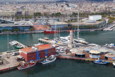 BARCELONA, İSPA - 11 Mayıs 2017: Eski Liman bölgesinin hava görüntüsü.
