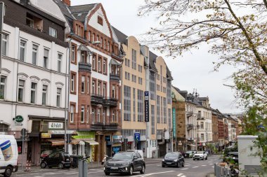 WIESBADEN, GERMANY - 2 Kasım 2023 Burası Schwalbacher Bulvarı, şehrin kuzey ve güney kısımlarını birbirine bağlayan şehir merkezinden geçiyor..