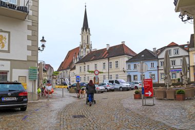 MELK, AUSTRIA - 12 Mayıs 2019: Burası bir bahar sabahı erken saatlerde şehrin ana meydanı.