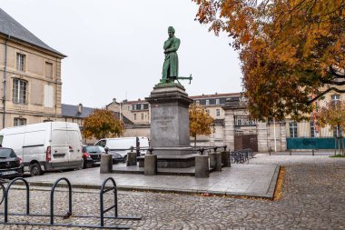 NANCY, FRANCE - MOVEMBER 1, 2023: Bu aynı adla meydandaki ziraatçı Mathieu de Dombasle anıtı.
