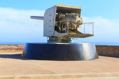 BARCELONA, İSPAN - 11 Mayıs 2017: Bu Montjuic Kalesi 'nin San Carlos kalesinde bir donanma topu..