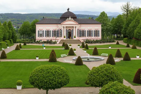 MELK, AUSTRIA - 12 Mayıs 2019: Bu bir Barok pavyonu ile manastır parkının bir parçası.