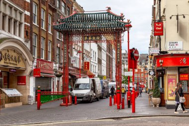 LONDON, GREAT BRITAIN - 12 Mayıs 2014: Bu Çin Mahallesi 'ndeki sayısız restorana sabah yemeği teslimatıdır..