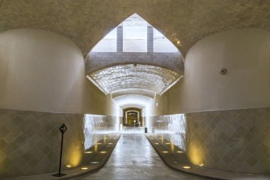 BARCELONA, SPAIN - 12 Mayıs 2017: Bu eski hastanenin binalarını birbirine bağlayan yeraltı tünellerinden biri, şimdi Sant Pau Sanat Yeni Alanı.