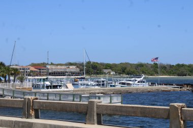Pensacola Florida 'daki Escambia Körfezi manzarası.