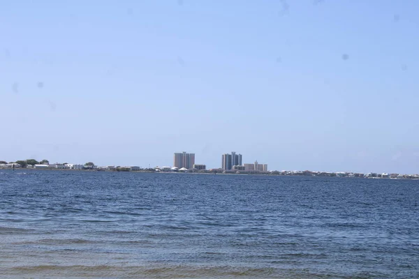 佛罗里达州彭萨科拉市埃斯坎比亚湾景观图 — 图库照片
