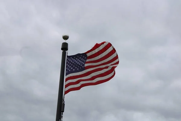Americká Vlajka Vlaje Větru — Stock fotografie
