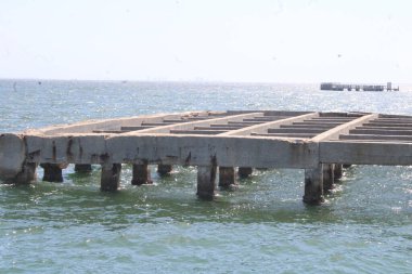 Florida Pensacola 'daki Fort Pickens Ulusal Sahili kıyısındaki eski kalıntılar.,