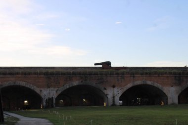 Fort Pickens Fort in Gulf Breeze Ulusal Parkı çevresindeki manzara Pensacola Florida ABD 21 Temmuz 2022