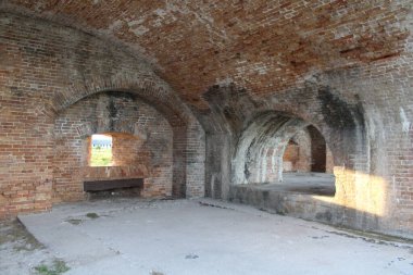 Fort Pickens Fort in Gulf Breeze Ulusal Parkı çevresindeki manzara Pensacola Florida ABD 21 Temmuz 2022