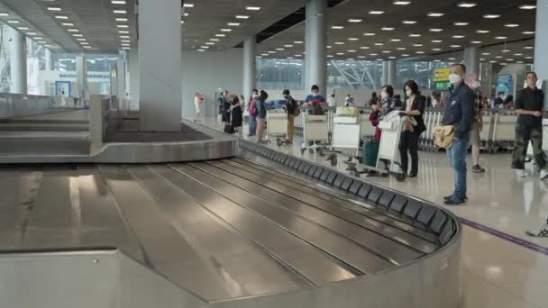 Bangkok Thailand Oktober 2022 Flugreisende Warten Gepäckausgabebereich Des Suvannabhumi International — Stockvideo