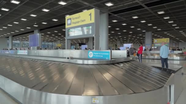 Μπανγκόκ Ταϊλάνδη Οκτωβρίου 2022 Ταξιδιώτες Της Πτήσης Περιμένουν Υπομονετικά Για — Αρχείο Βίντεο