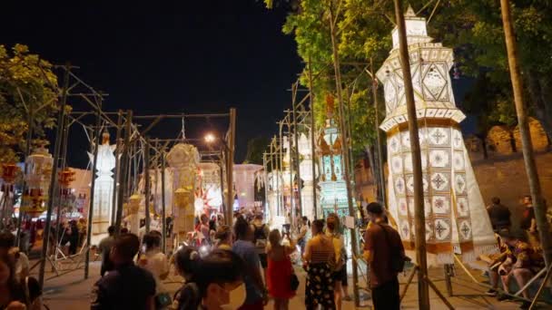 Chiang Mai Thaiföld November 2022 Nagy Bonyolult Papírlámpák Lógnak Emberek — Stock videók