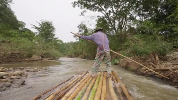 Chiang Mai Thailand December 2022 Back Local Man Bamboo Raft — Video