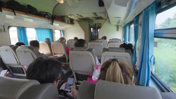 Phitsanulok Tailândia Março 2023 Passageiros Trem Sentados Seus Assentos Atribuídos — Vídeo de Stock