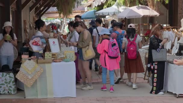 Chiang Mai Thailand Maj 2023 Människor Njuter Sin Tid Shopping — Stockvideo