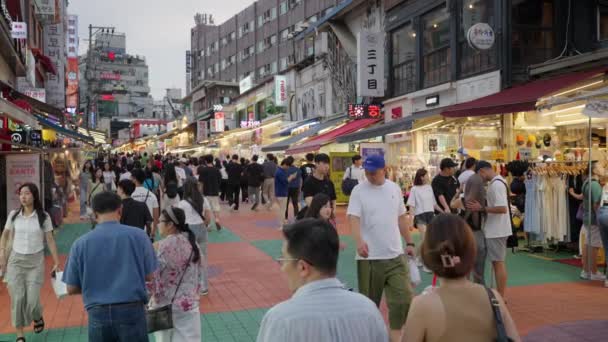 Σεούλ Νότια Κορέα Αυγούστου 2023 Ντόπιοι Και Τουρίστες Περπατούν Γύρω — Αρχείο Βίντεο
