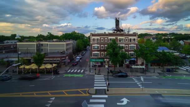 麻萨诸塞州 2023年8月26日 马萨诸塞州剑桥麻萨诸塞州大道波特广场的夜景 — 图库视频影像