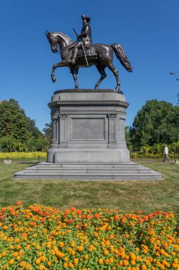 Boston, ABD - 01 Eylül 2023 - Boston Halk Bahçesi 'nde George Washington Heykeli