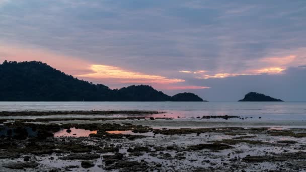 Timelapse Красивого Вечірнього Заходу Сонця Горами Барвисті Хмари Острові Чанг — стокове відео