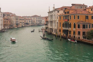 Venedik 'in en nüfuzlu insanları arasında en güzel saraylara ve villalara sahip Büyük Kanal. Saraylar İtalya 'nın gerçek sanat eserleridir.