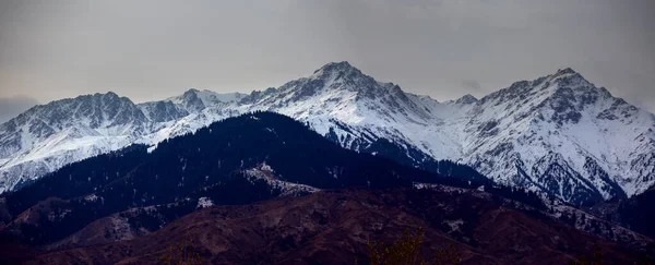 Ландшафт Вершинами Гір Північний Тянь Шань — стокове фото