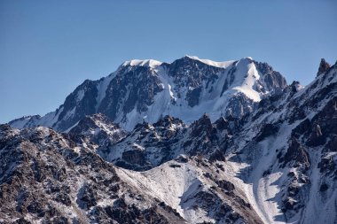 Talgar zirvesi 5017 metre Almaty bölgesindeki en yüksek dağ..