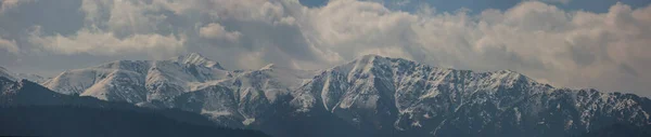 Пейзаж Облаками Горах Тянь Шаня Недалеко Города Алматы — стоковое фото