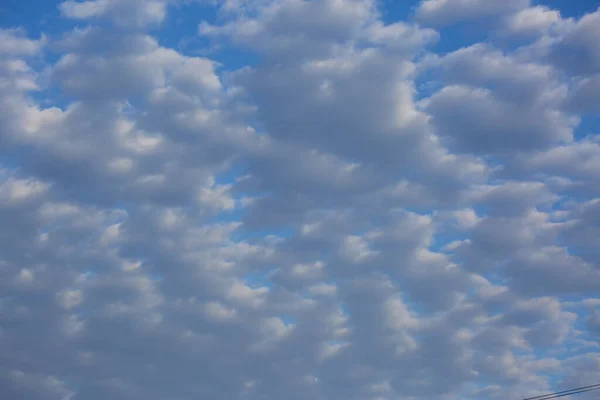 Arkaplan Doku Mavi Gökyüzünde Beyaz Bulutlar — Stok fotoğraf