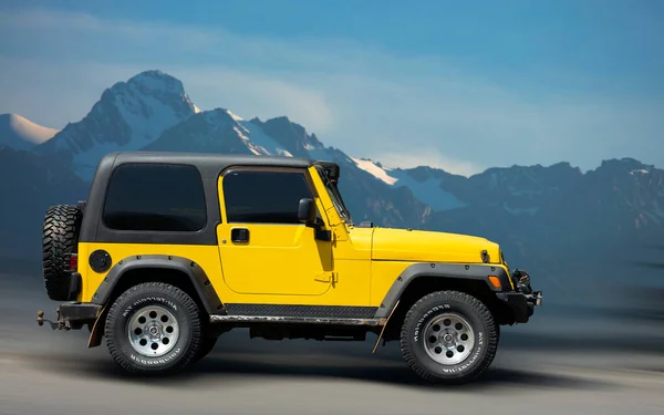 Jeep Suv Sarı Araba Hareket Halinde Bulanık Arkaplan - Stok İmaj