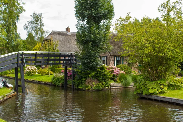 Giethoorn Netherlands Evlerin Bahçelerin Tipik Hollanda Ilçesi — Stok fotoğraf