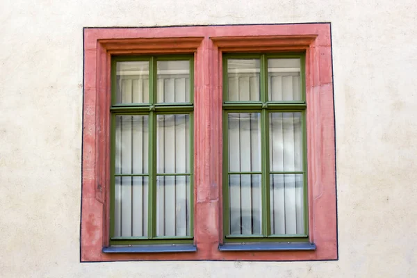 Ściana Kolorowym Oknem Zbliżenie — Zdjęcie stockowe