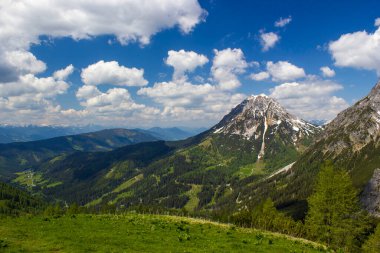 Büyük Alp dağlarının Panoraması - Dachstein bölgesinin Avusturya Alpleri (Avusturya 'da Styria)