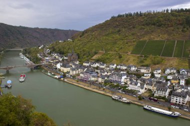 Almanya 'da Cochem, Romantik Moselle nehrinin güzel tarihi kasabası