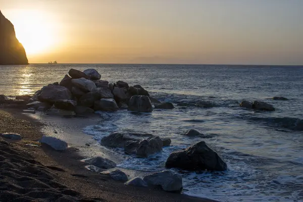 Yunanistan, Avrupa ve Ege Denizi 'ndeki Santorini adasında gün doğumu