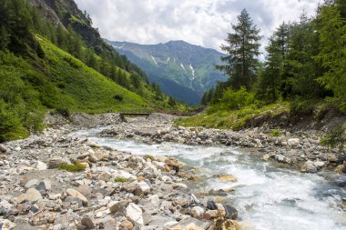 Avusturya Alpleri 'ndeki manzara. Grossglockner' ın etrafındaki yüksek Higt Tauern dağları. Avusturya.