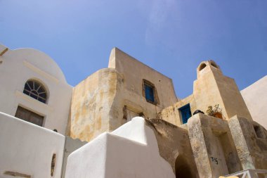  Yunanistan 'ın Santorini adasındaki Ortaçağ köyü Emporio' nun mimarisi