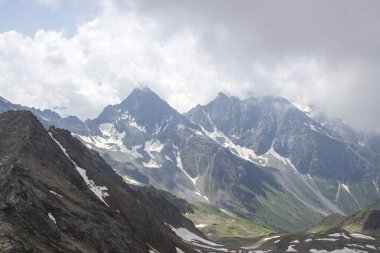 Avusturya Alpleri 'ndeki manzara. Grossglockner' ın etrafındaki yüksek Higt Tauern dağları. Avusturya.